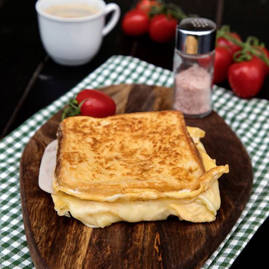 Sandwich with folded omelette