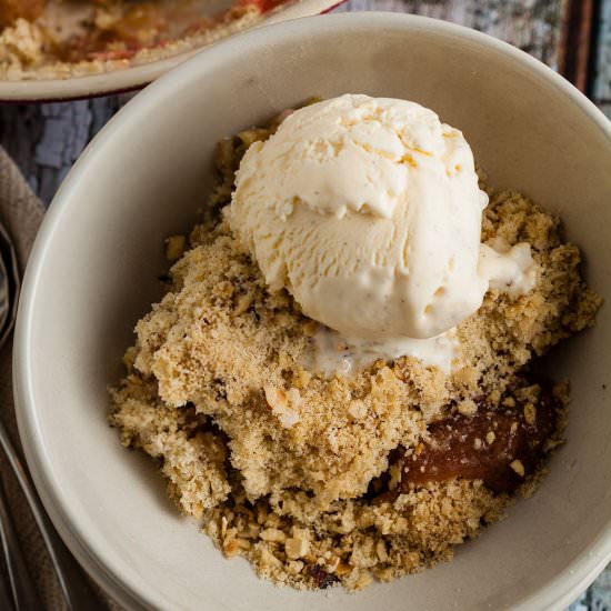Rhubarb and ginger crumble (crisp)