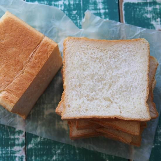 Soft and Fluffy White Sandwich Loaf