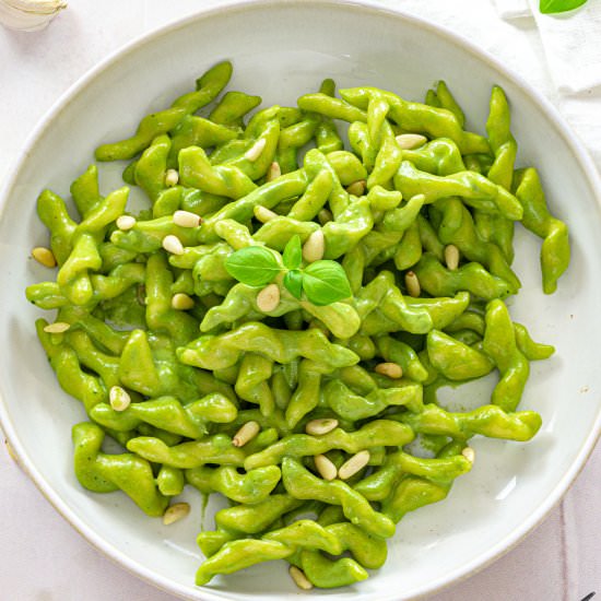 HOMEMADE PASTA w. PESTO [Vegan]