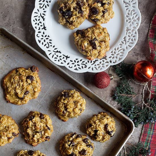 Chewy Oatmeal Raisin Cookies