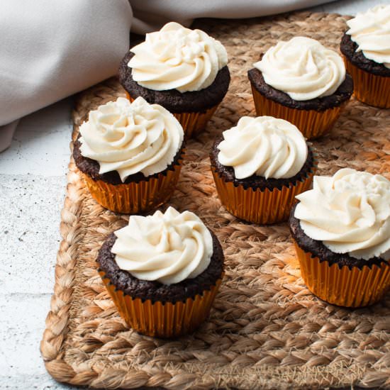 CHOCOLATE ALMOND CUPCAKES