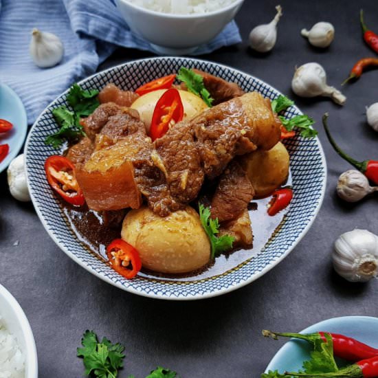 Braised pork belly in coconut juice