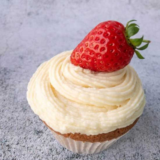 Strawberries and Cream Cupcakes