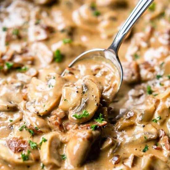 Creamy mushrooms with bacon