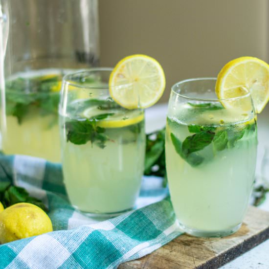 Refreshing Lemon Mint Iced Tea