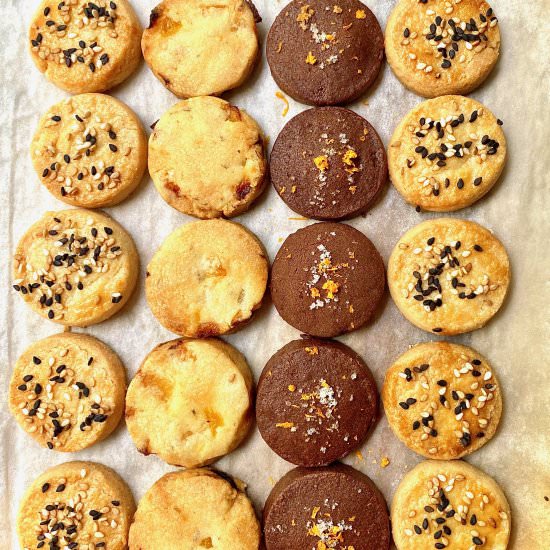 Savory sesame cocktail cookies