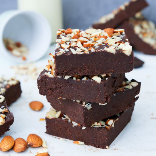 Vegan Chocolate & Almond Fudge