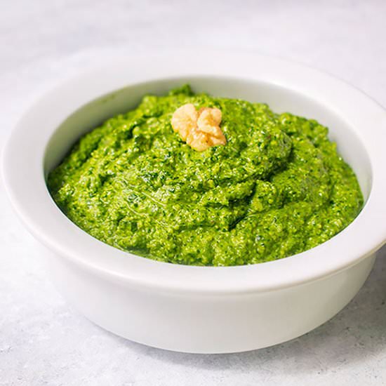 Easy Spinach-Walnut Pesto