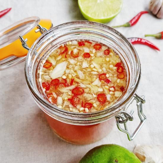 Chili garlic dipping sauce