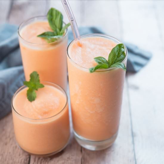 Cooling Cantaloupe Smoothies