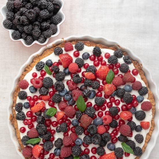 Mascarpone tart with berries