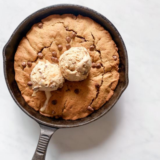 WHOLE WHEAT SKILLET CHOCOLATE CHIP