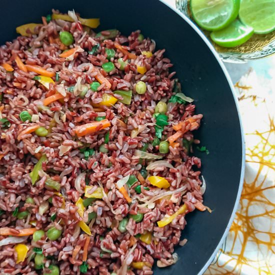Fried red rice with Thai flavors