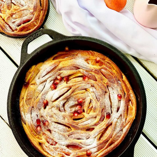 Cinnamon roll apple pie