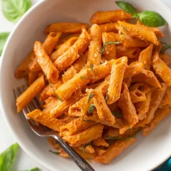 Creamy Cashew Tomato Pasta