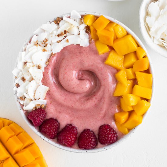 Raspberry Mango Smoothie Bowl