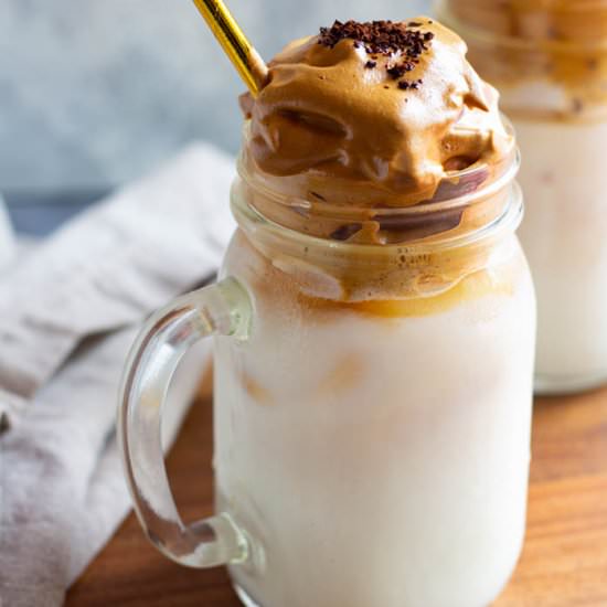 DALGONA COFFEE (WHIPPED COFFEE)
