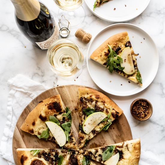 Gruyère and Caramelized Onion pizza