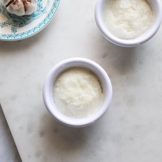 Lebanese Garlic Sauce Toum