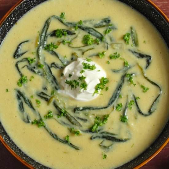 Vegan Cauliflower Cheese Soup
