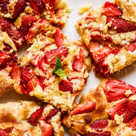 Strawberry Rhubarb Pie Bars