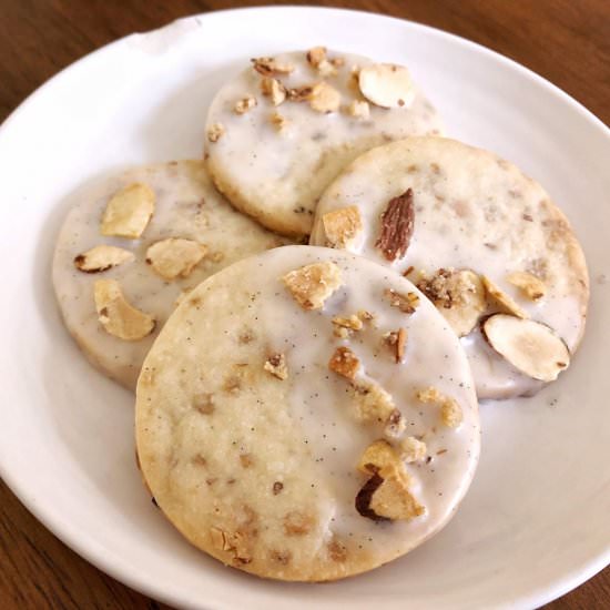 Vanilla Almond Shortbread Cookies