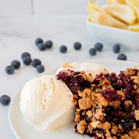 Blueberry Vanilla Almond Crumble