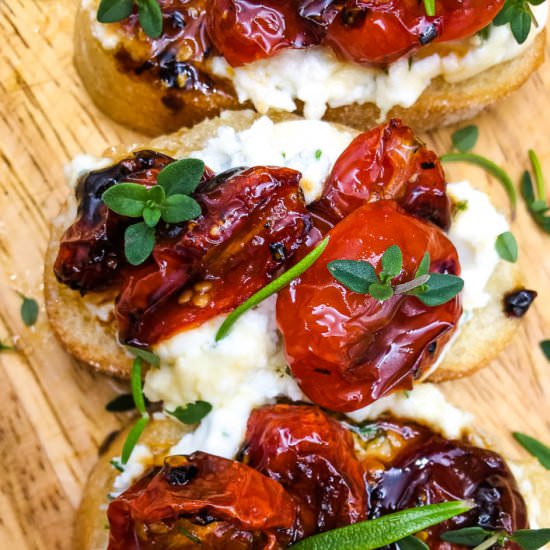 Classic Roasted Tomato Crostini