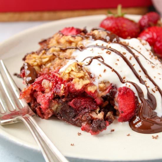 Strawberry chocolate baked oatmeal