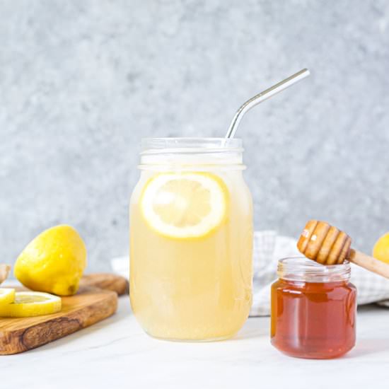 Refreshing Iced Ginger Lemonade