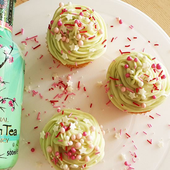 Moist Vanilla Cupcakes