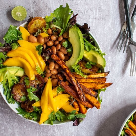 Cajun salad with mango