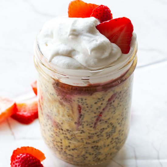 Strawberry Rhubarb Overnight Oats