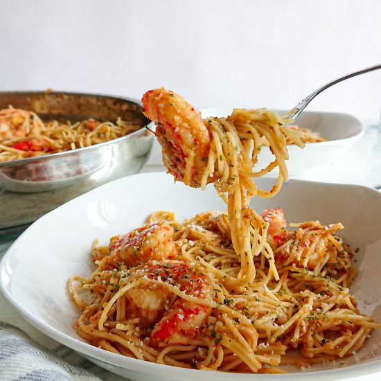 Shrimp pasta with red sauce