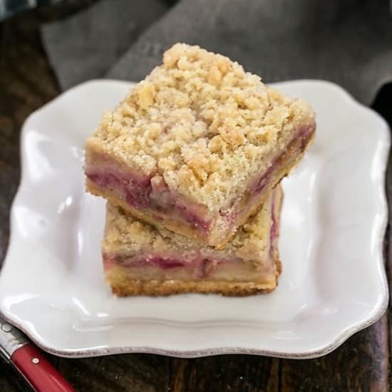 Streusel Topped Rhubarb Bars