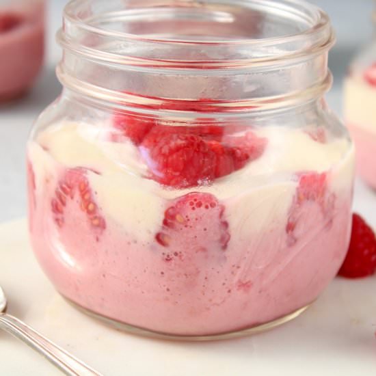 Vegan raspberry mousse