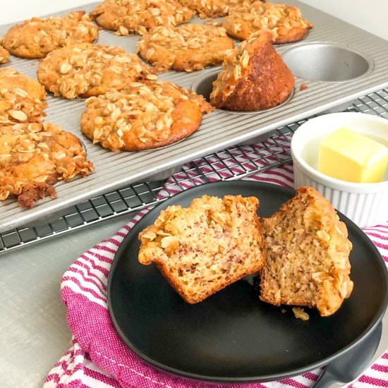 Banana Muffins with Oatmeal Topping
