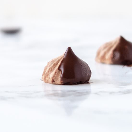 Vegan Chocolate Meringue Kisses