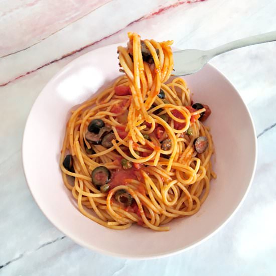 Vegan spaghetti alla puttanesca