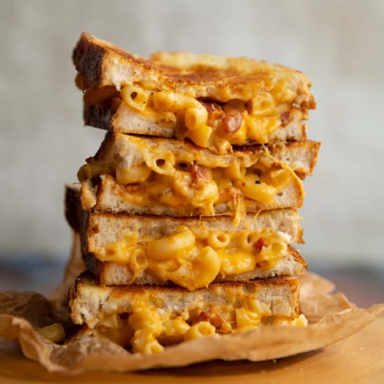 Mac and Cheese Grilled Cheese
