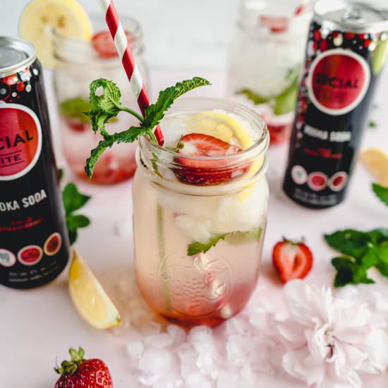Strawberry Lemonade Smash Cocktail