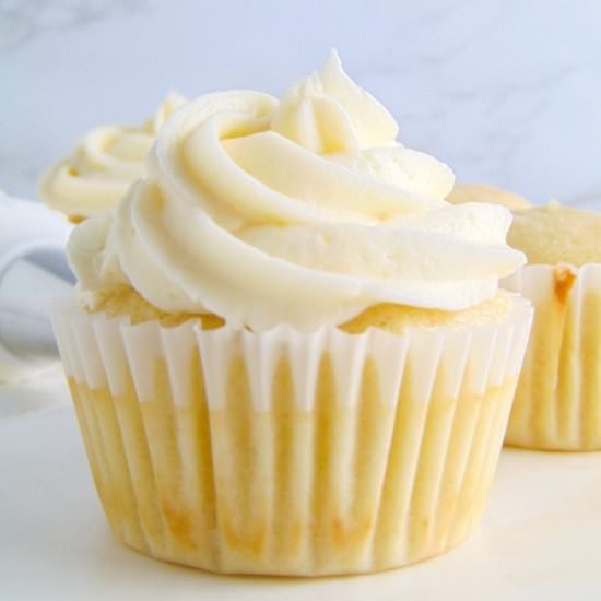 Basic Vanilla Cupcakes