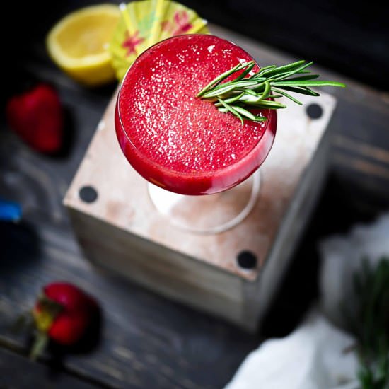 Keto Strawberry Gin Fizz