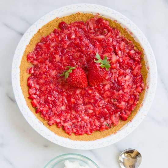 Simple No Bake Strawberry Pie