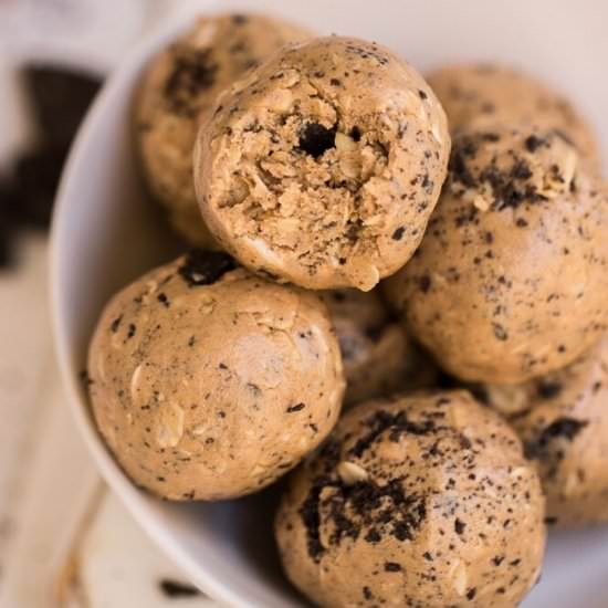 COOKIES AND CREAM ENERGY BITES