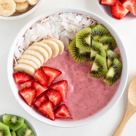 Strawberry Kiwi Smoothie Bowl