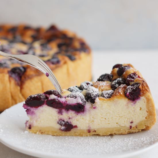 Cheesecake with blueberries