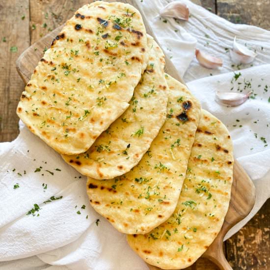 5-MINUTE Garlic Flatbread