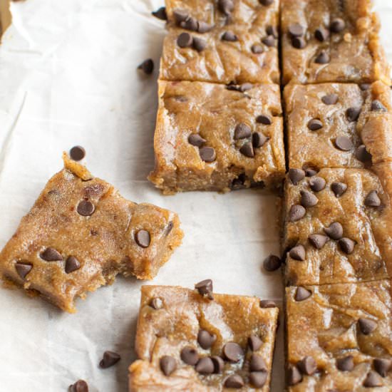 Chocolate Chip Date Cookie Bar